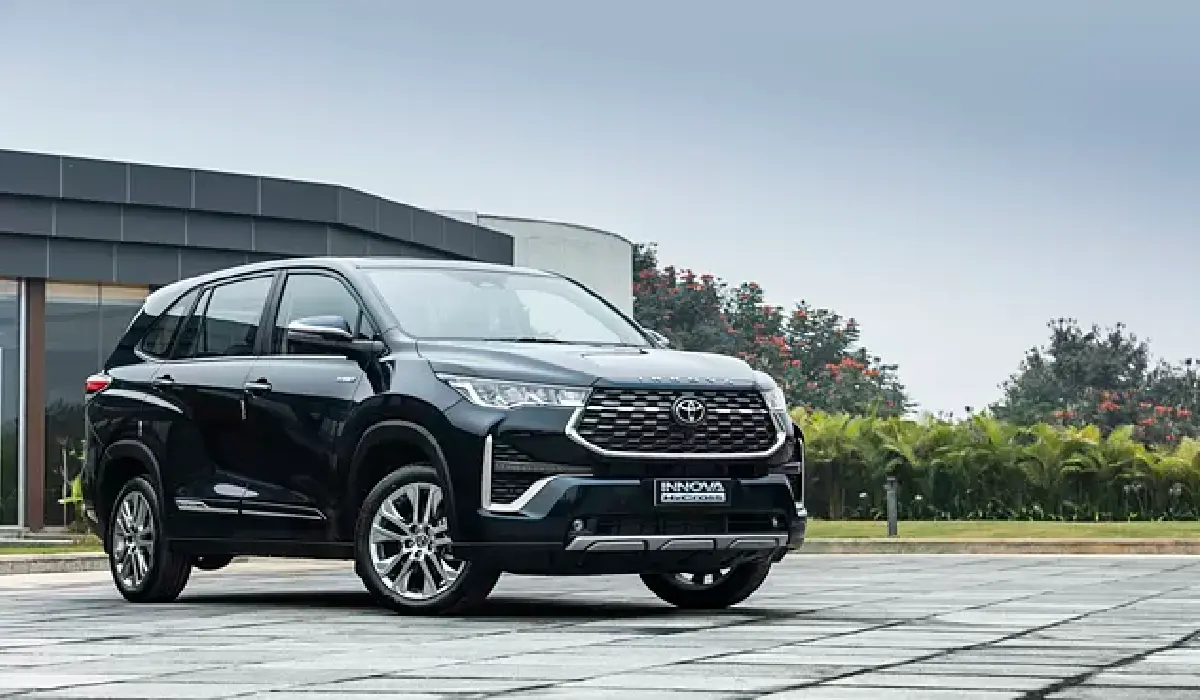 Toyota - Innova Hycross G-SLF - Luxury Car Rentals - Preowned Luxury Car - Exclusive Concierge Club.webp